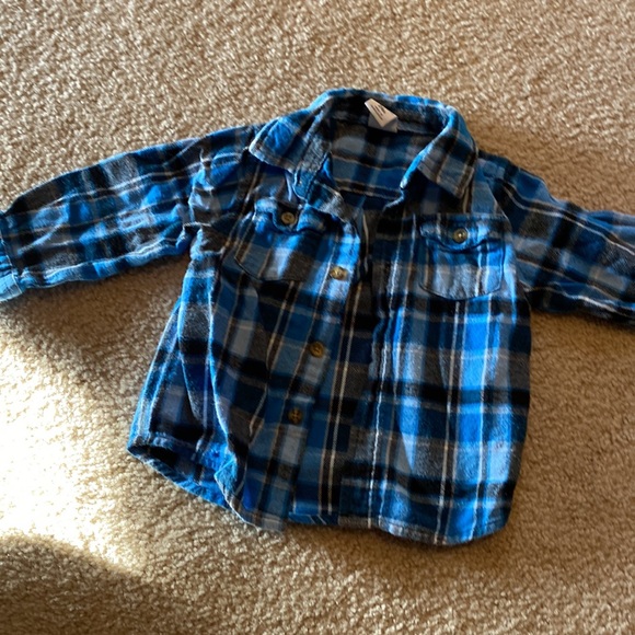 2T flannels - Picture 2 of 5